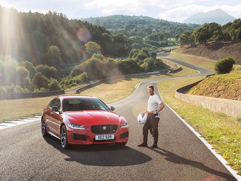 جاكوار XE تسجل إنجازاً جديداً على حلبة سباقات منسية في فرنسا